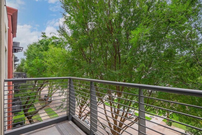 Foto del edificio - 4605 Cedar Springs Rd