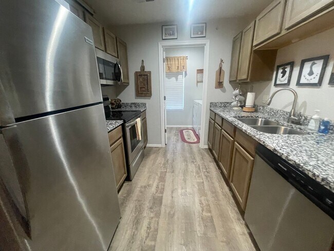 Building Photo - Recently Renovated Furnished 3 Bedroom 2 Bath Condo/ Apartment for Rent in Branson, MO