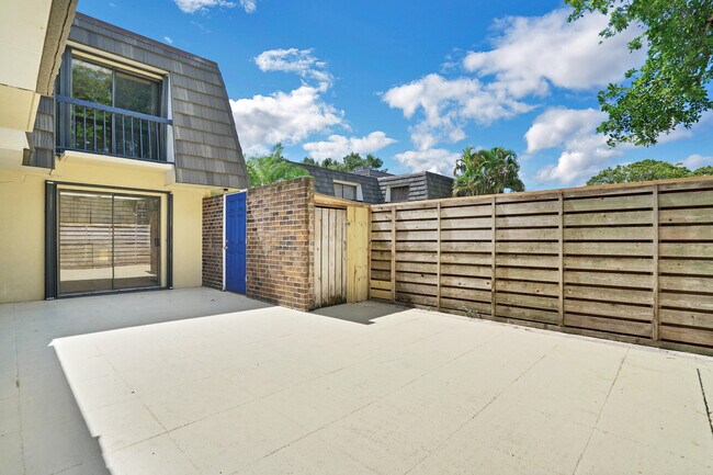 Building Photo - 707 7th Terrace