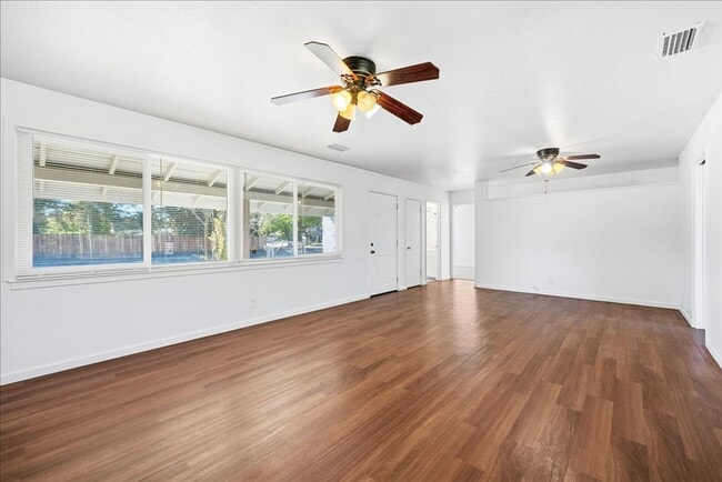 Foto del edificio - 3333 Alta Arden Expy