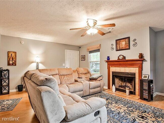 Building Photo - 2 br, 2.5 bath Townhome - 4859 Wuthering Way