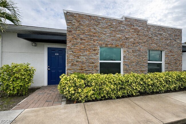 Building Photo - 3313 SW 8th Pl