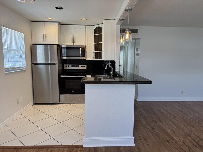Building Photo - 457 Brittany Dr