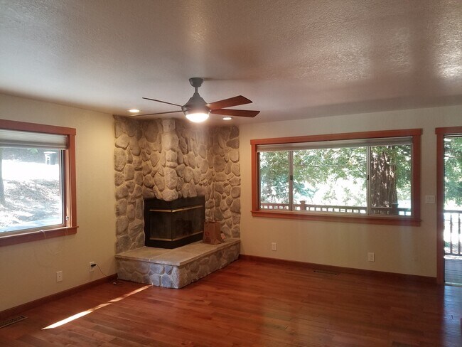 Building Photo - Serene Log Cabin Living in the Sunol Valle...