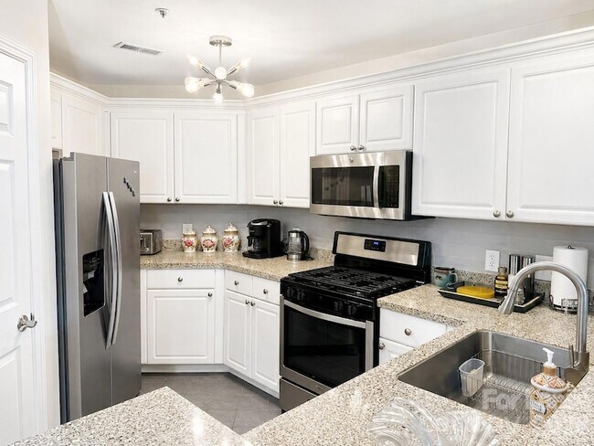 Foto del edificio - 18015 Kings Point Dr