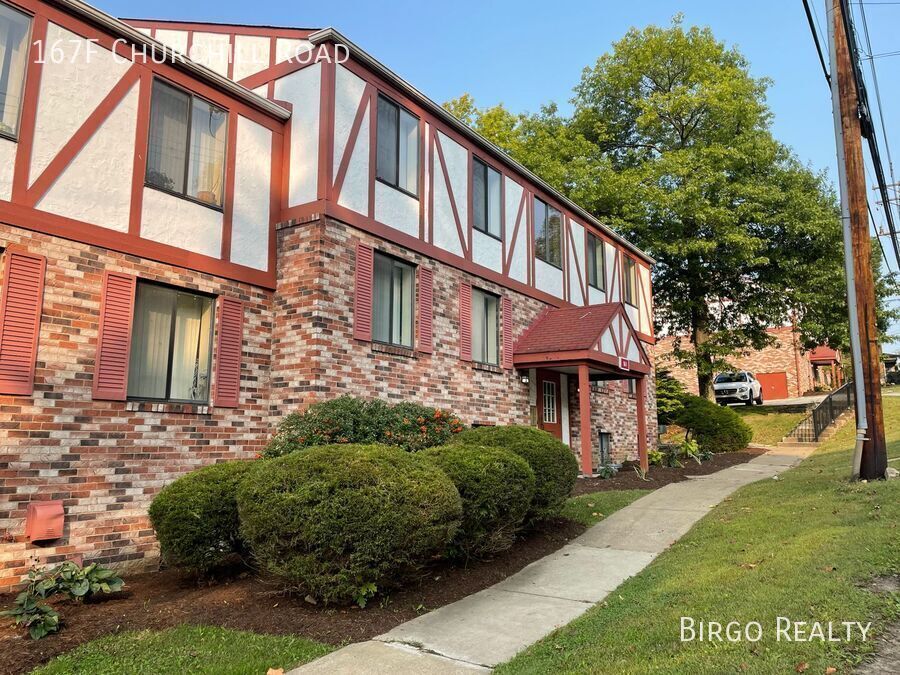 Foto principal - Updated 2 Bedrooms East of Pittsburgh!