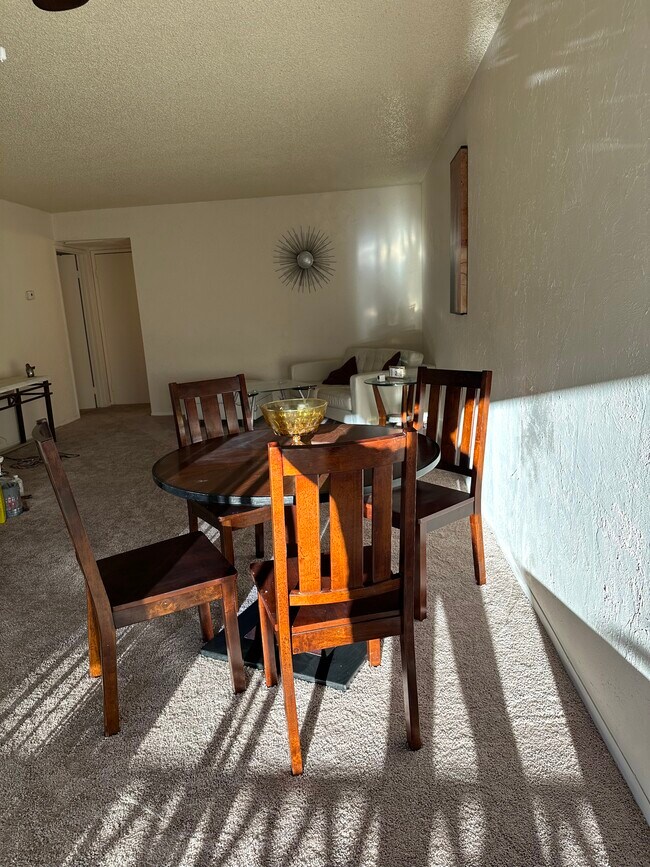 Foto del edificio - 1405 E Vegas Valley Dr