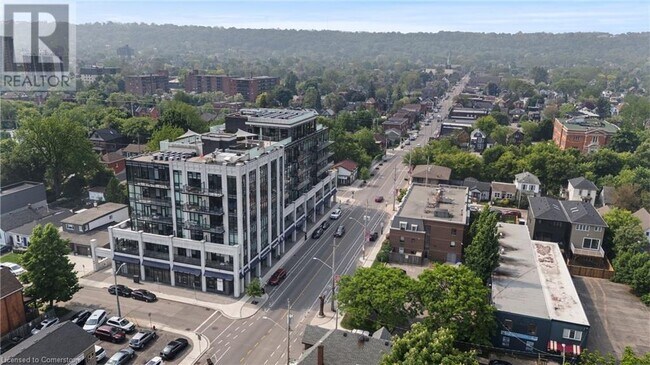 Photo du bâtiment - 101 Locke St S