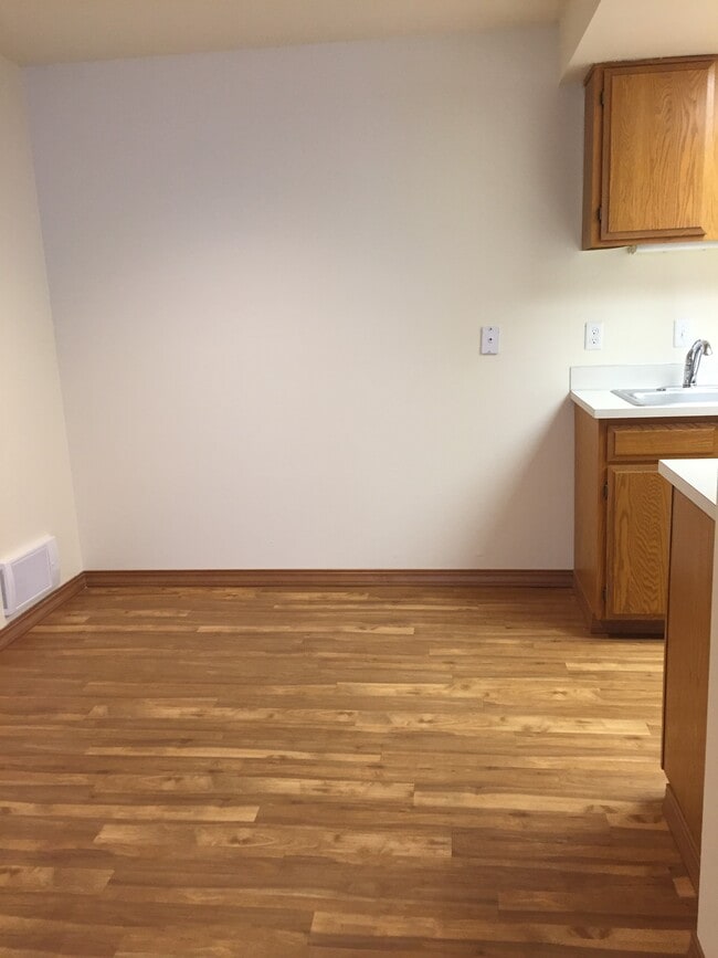 Building Photo - Meridian Place Apartments