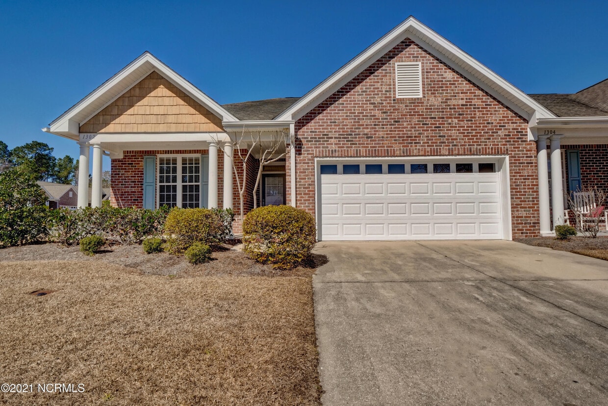 Primary Photo - 1302 Suncrest Way