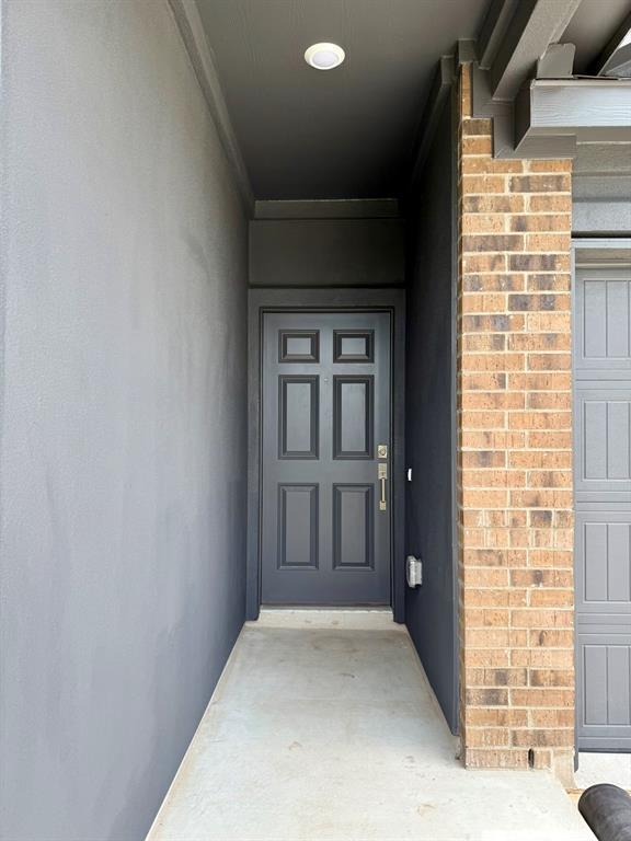 Building Photo - 106 Camargue Dr