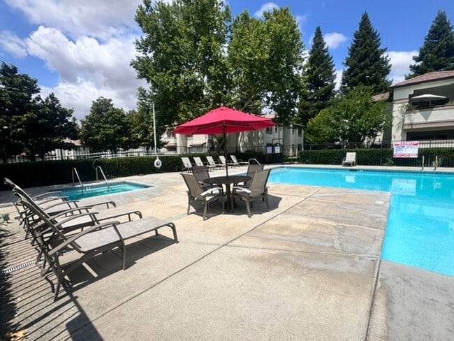 Building Photo - Very Nice 2 Bedroom and 2 Bathroom Apartment $2,500 + $125.00 WSG