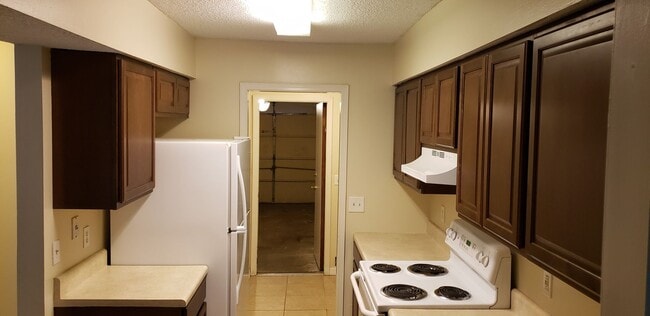 Building Photo - $1250 - 3/2/1 - Collins Road near the Base.