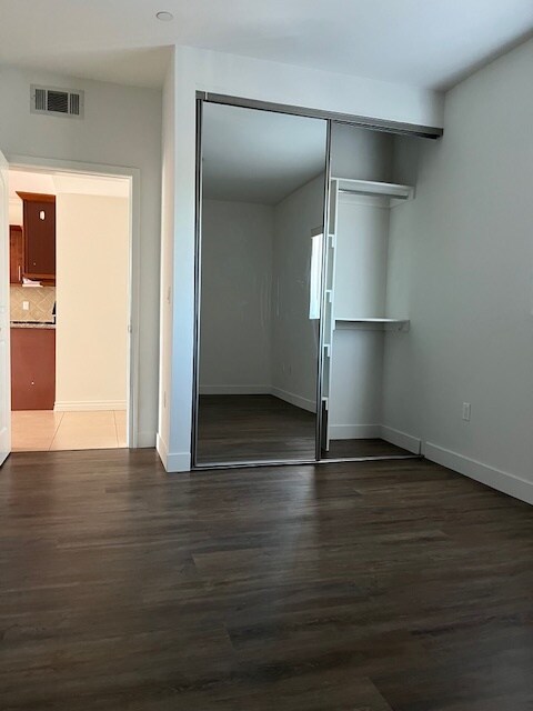 Building Photo - 6900 Laurel Canyon Blvd