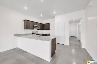 Building Photo - 1210 Lehmann Dr