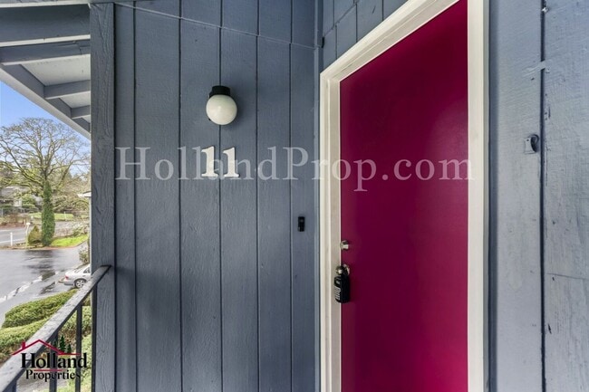 Building Photo - Updated 2 Bed Condo in Prime Location!