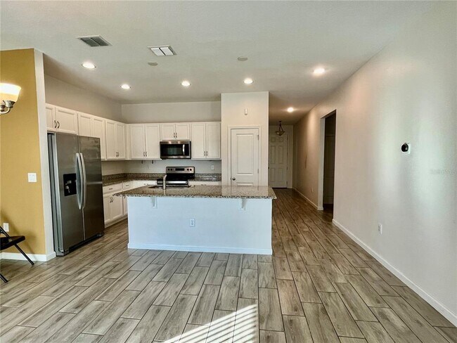 Foto del edificio - 421 Disa Dr