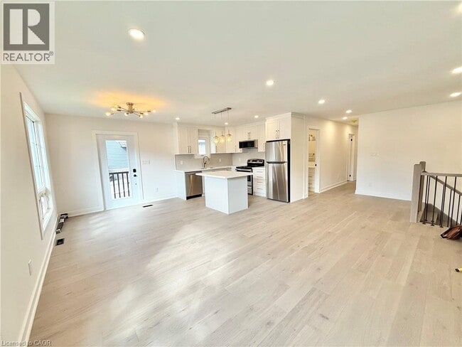 Building Photo - 87 Scott Rd