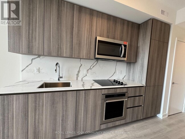 Building Photo - 15 Richardson St