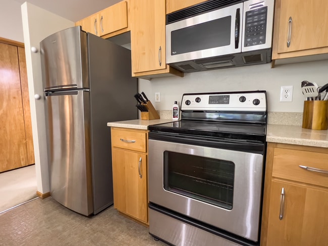 Foto del edificio - NW 1 Bed 1 Bath + a Den in the Pearl District! Includes W/D, Garage Parking and Storage!