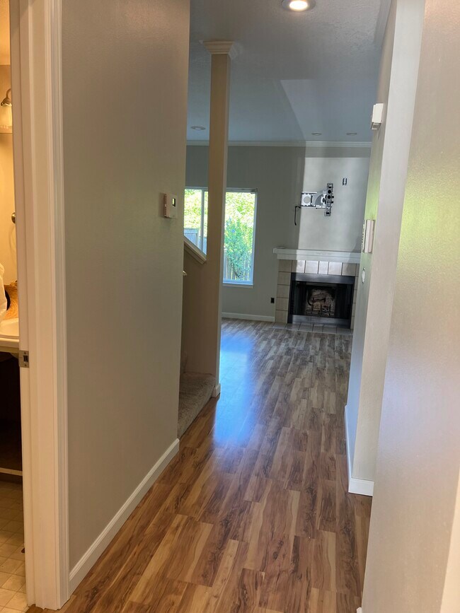 Building Photo - 2029 Virginia Ln