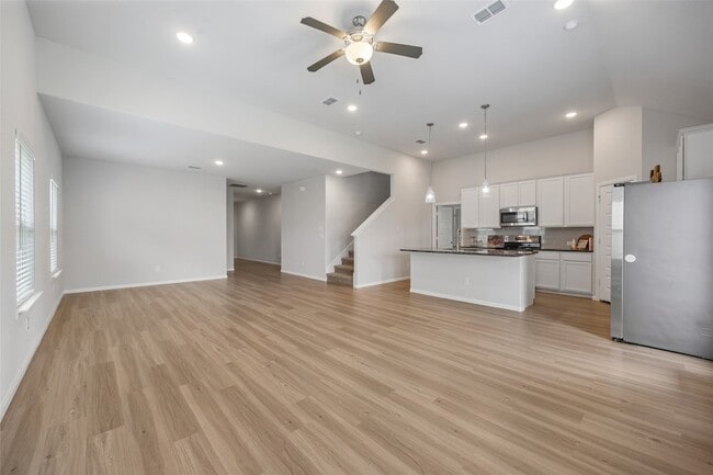 Building Photo - 223 Miramar Ave