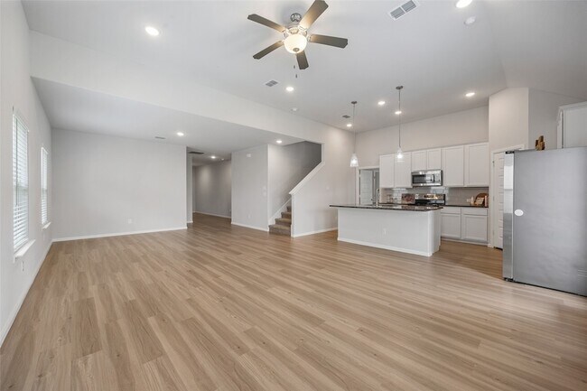 Foto del edificio - 223 Miramar Ave