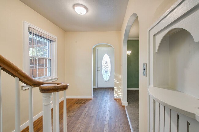 Building Photo - Charming 3-Bedroom Home with Spacious Base...