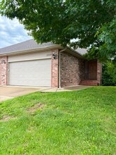 Building Photo - 2202 W Jonquil Ln