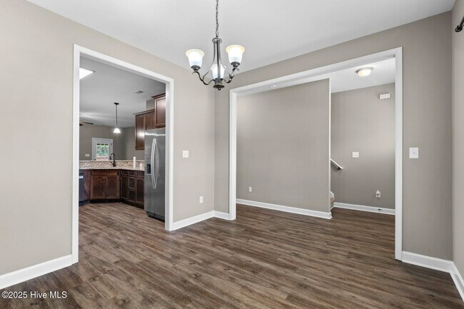 Building Photo - 402 Kinroff Dr