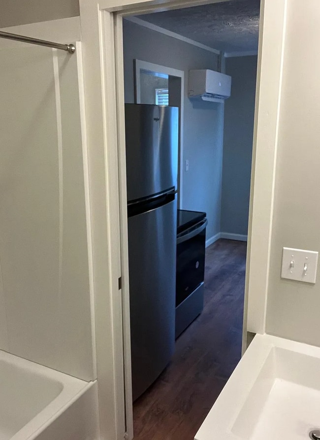 Building Photo - 1BR 1BA House Bristol VA 5 min from Casino