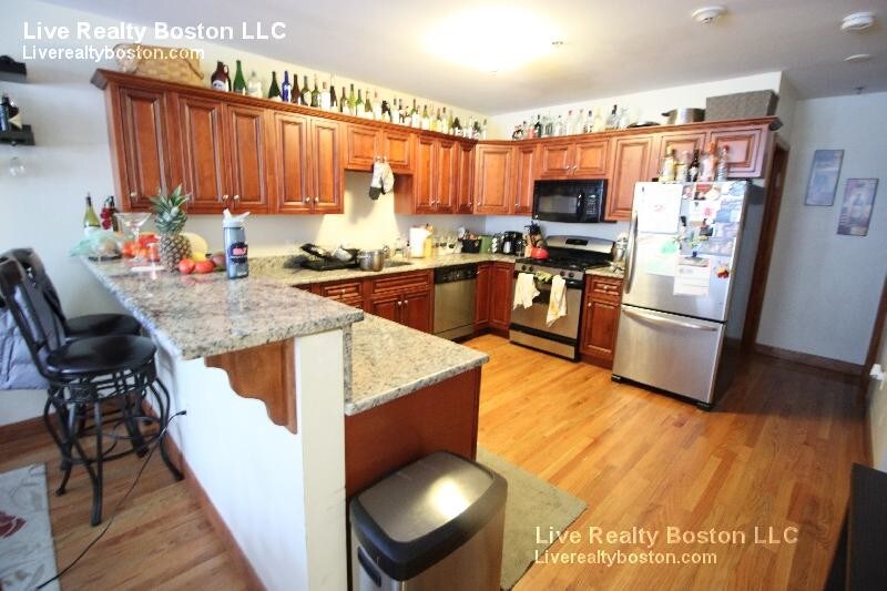 Primary Photo - 98 Allston St