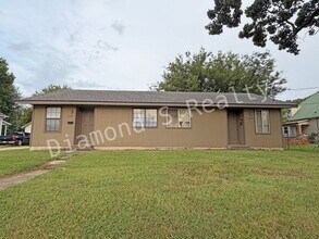 Building Photo - 1523-1523 N Clay Ave
