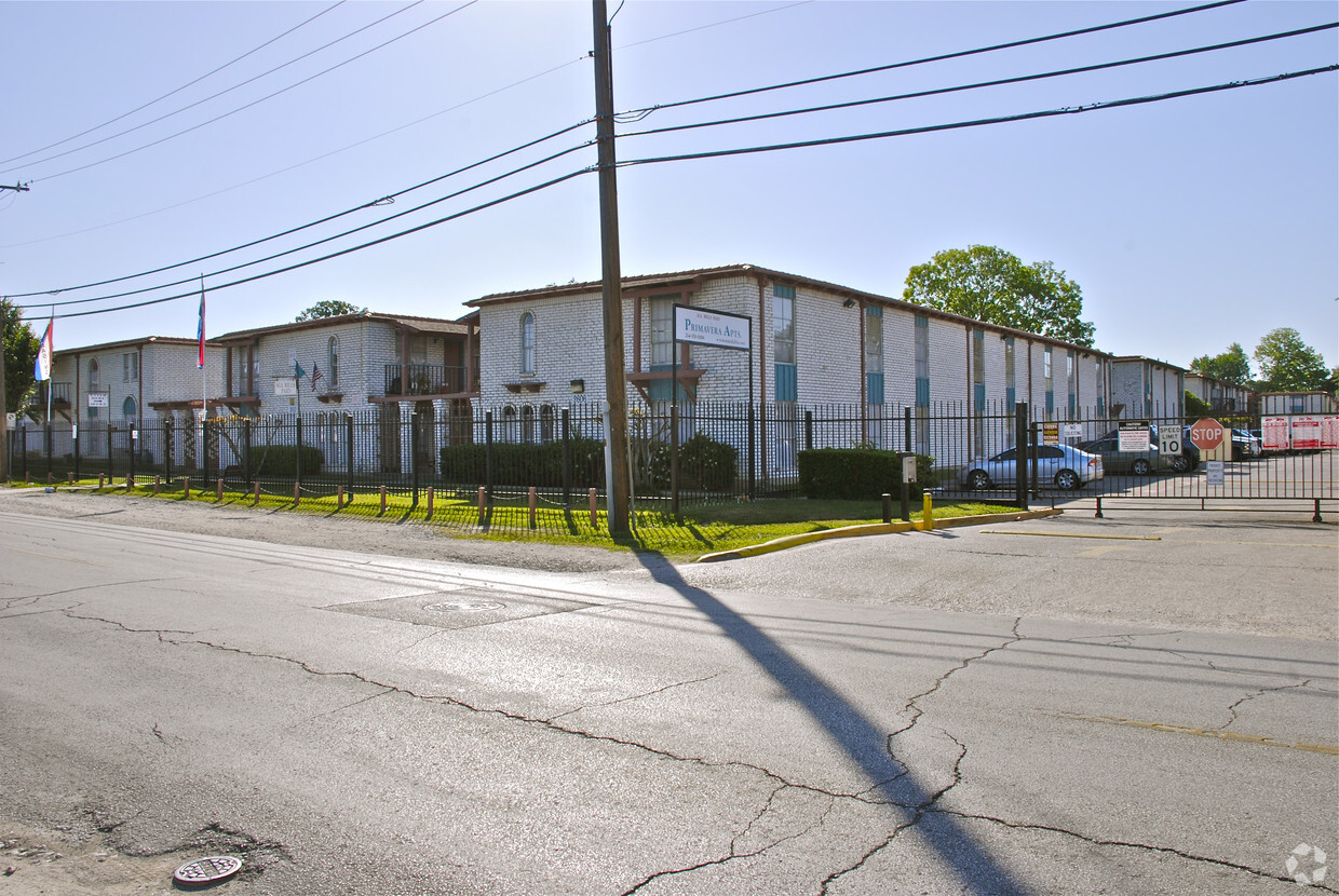 Building Photo - Primavera Apartments