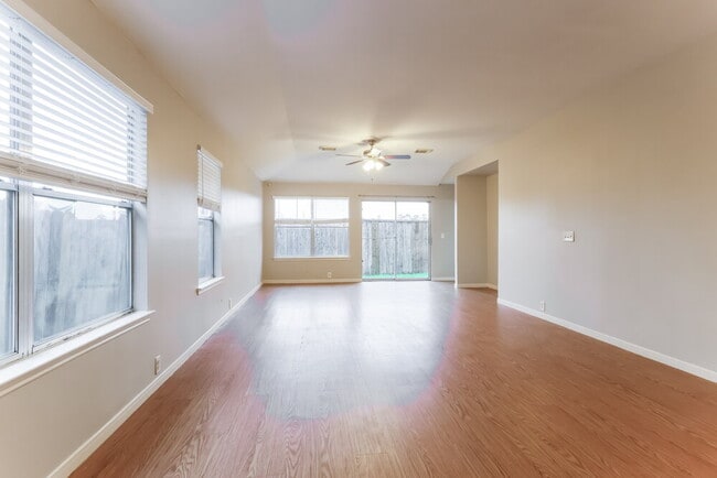 Building Photo - 614 Cypresswood Trce