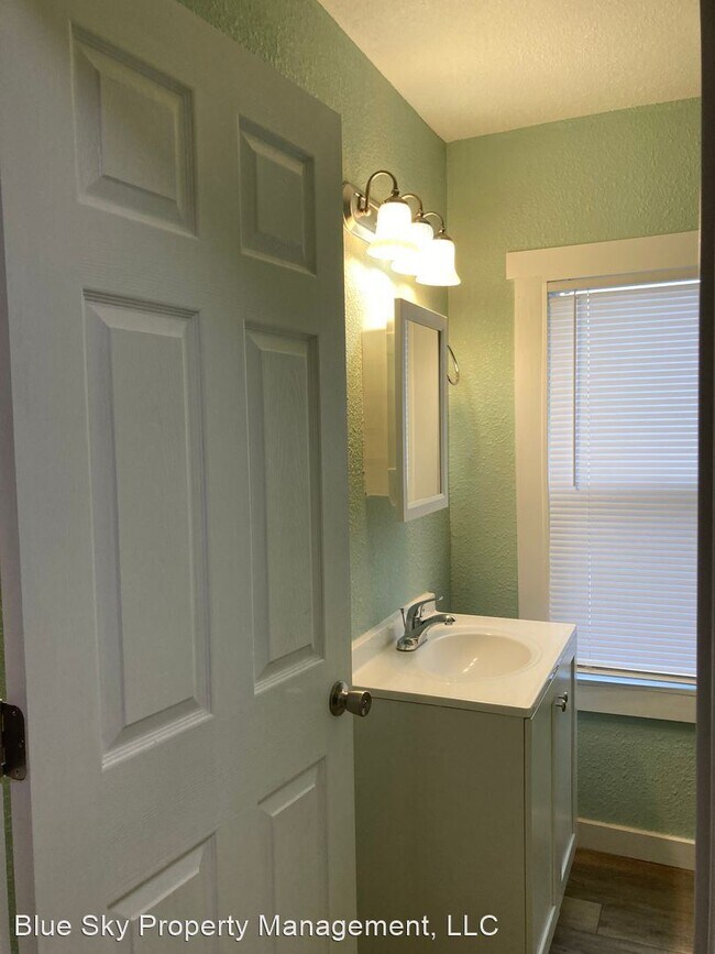 Foto del edificio - 4 br, 2 bath House - 801 W 5th St