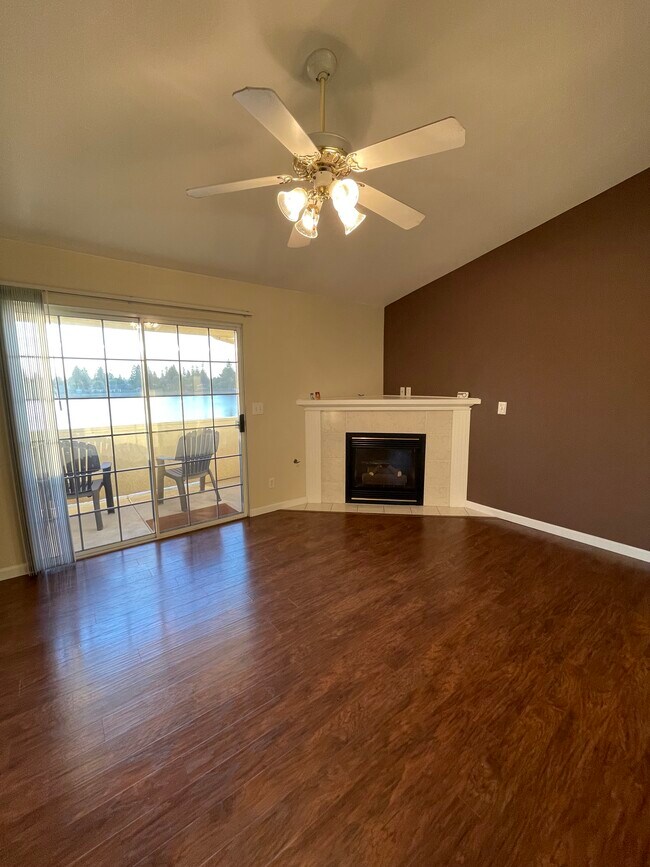 Living room - 1542 E Alluvial Ave