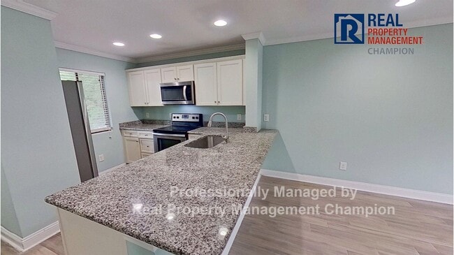 Building Photo - Beautiful Upper Level Condo with Convenien...