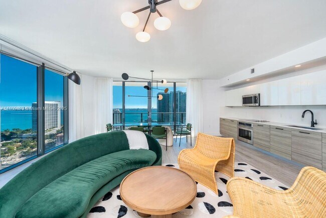 Foto del edificio - 121 NE 34th St