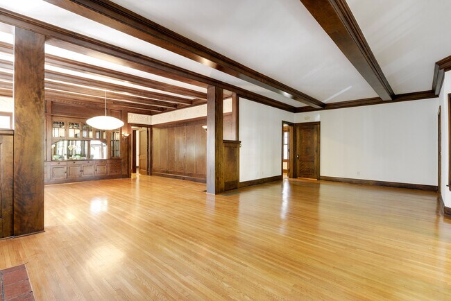 Building Photo - 2308 Humboldt Ave S
