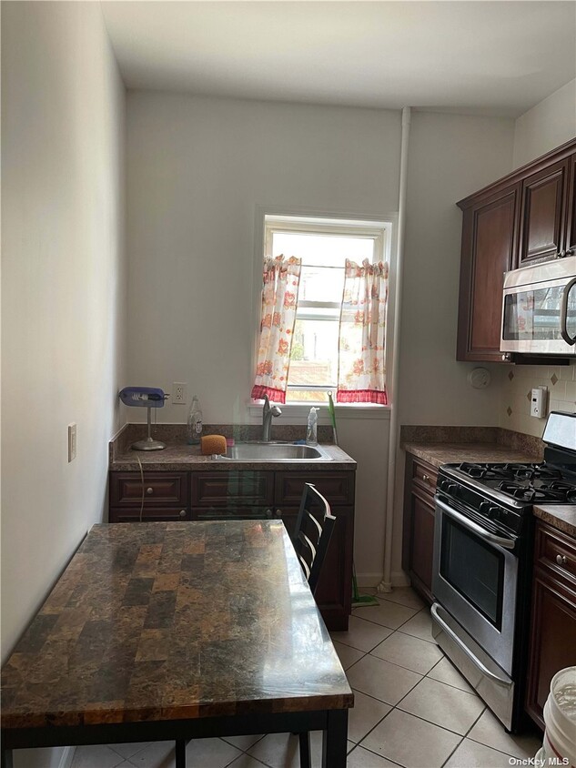 Primary Photo - 32-24-32-38 38th St