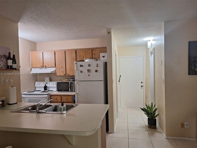 Foto del edificio - 2701 Riverside Dr
