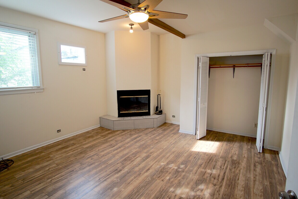 Primary Photo - 3144 N Southport Ave