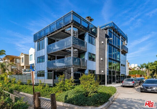 Foto del edificio - 5115 Vía Donte