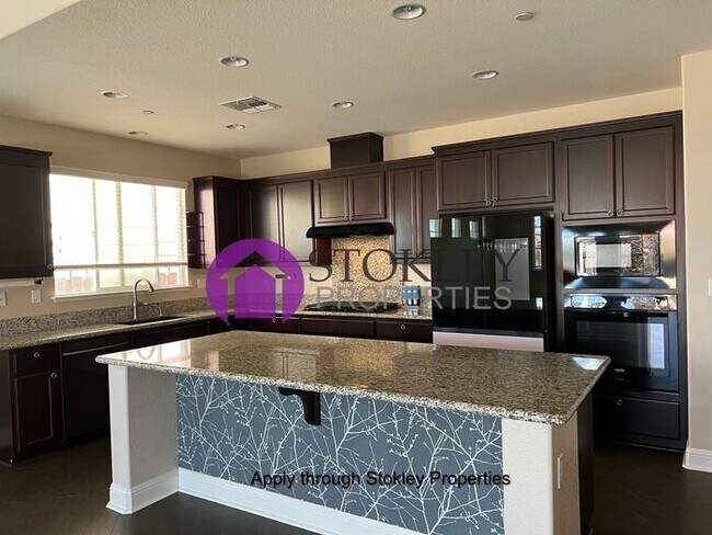 Building Photo - 2037 Aragon Dr
