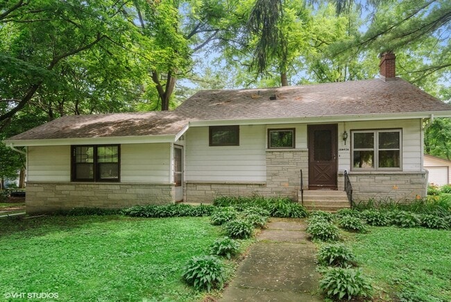 Building Photo - 28W456 Batavia Rd