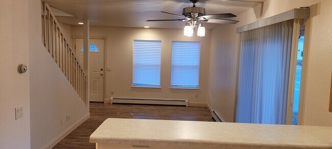 Building Photo - 145 Caywood Ct
