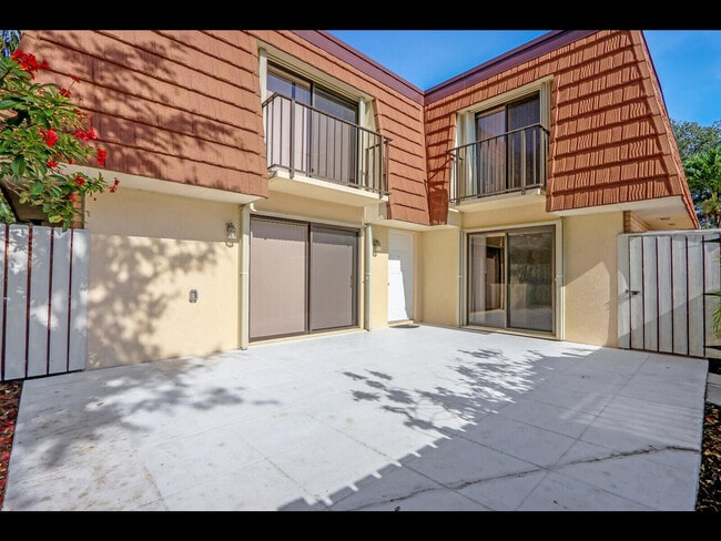 Building Photo - 2734 27th Ct