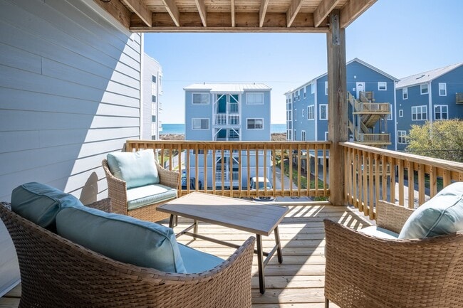 Building Photo - OFF-SEASON FURNISHED MONTHLY RENTAL **PRICE REDUCED**