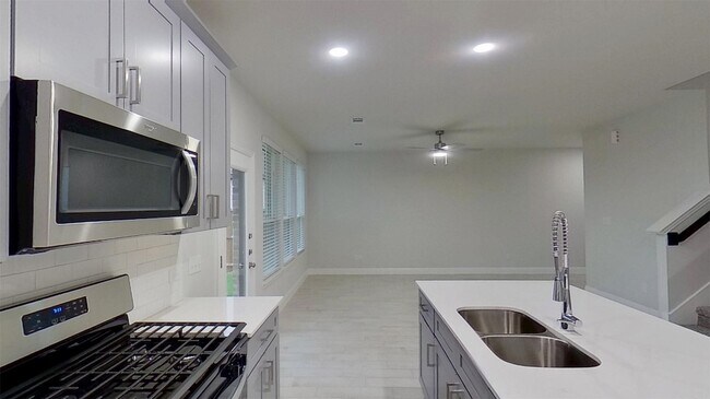 Foto del edificio - 415 Magellan Rd
